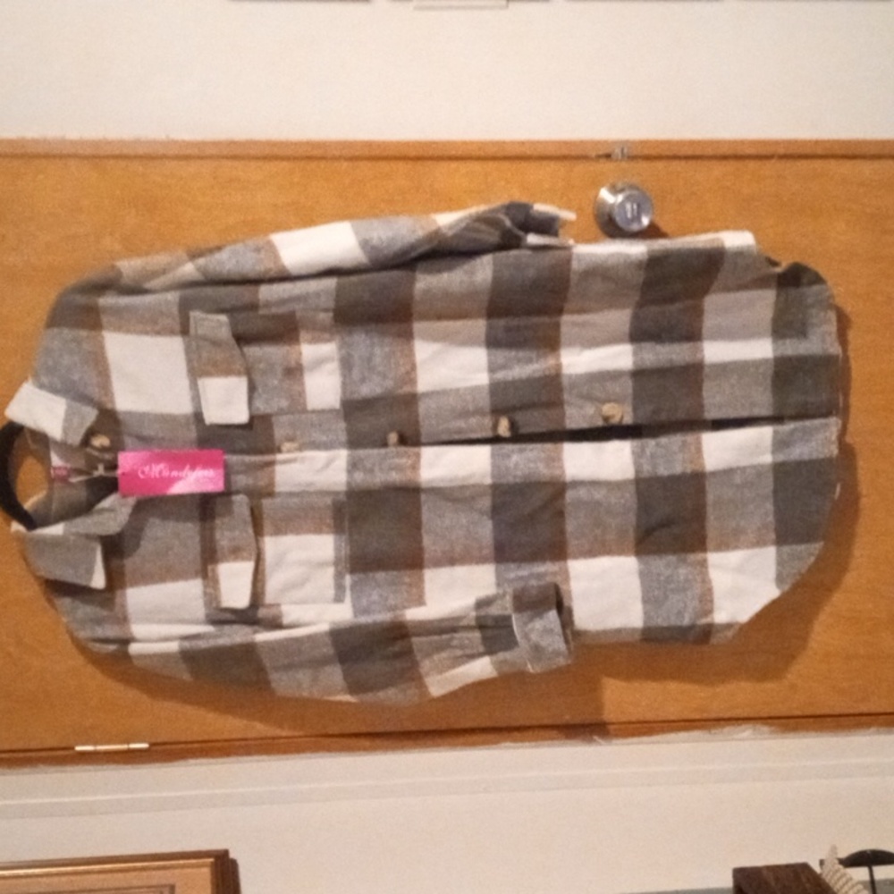 Long flannel shirt great with leggings size large Mundefeis